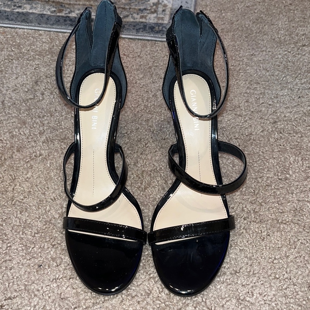 Gianni Bini black heels